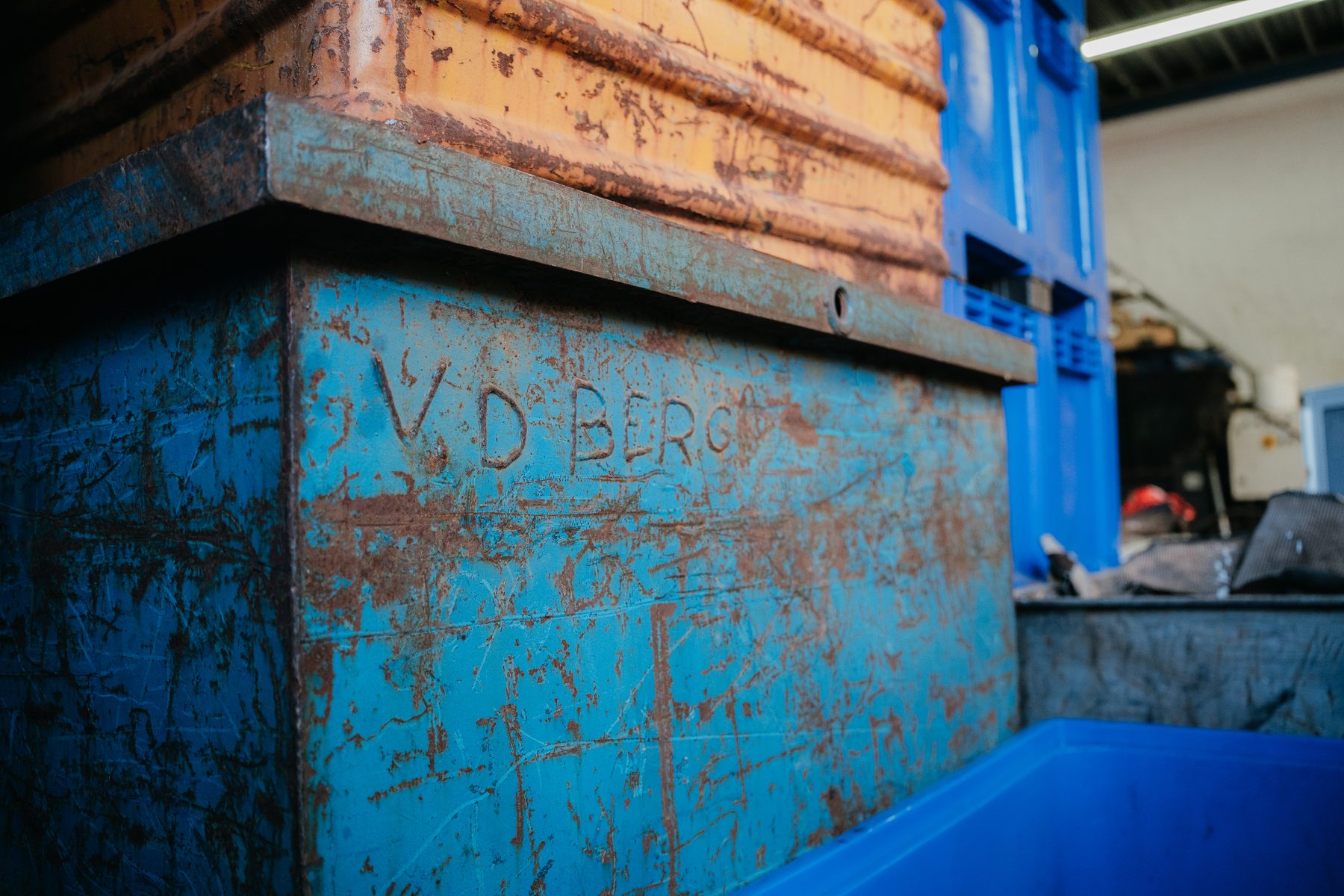 Blauwe container